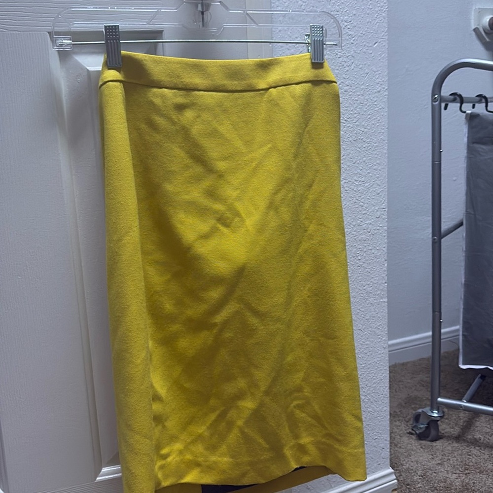 Cabi size 2 golden yellow skirt
